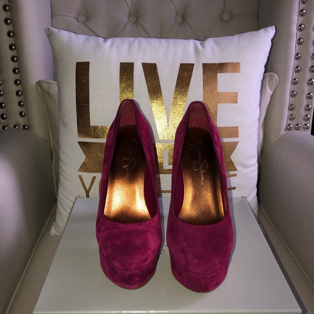 JESSICA SIMPSON CRANBERRY SUEDE PUMP